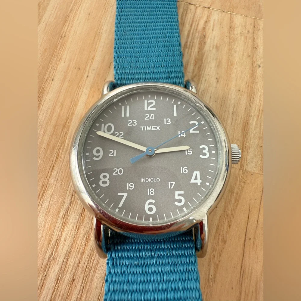 Timex weekender gray dial blue strap NEW BATTERY